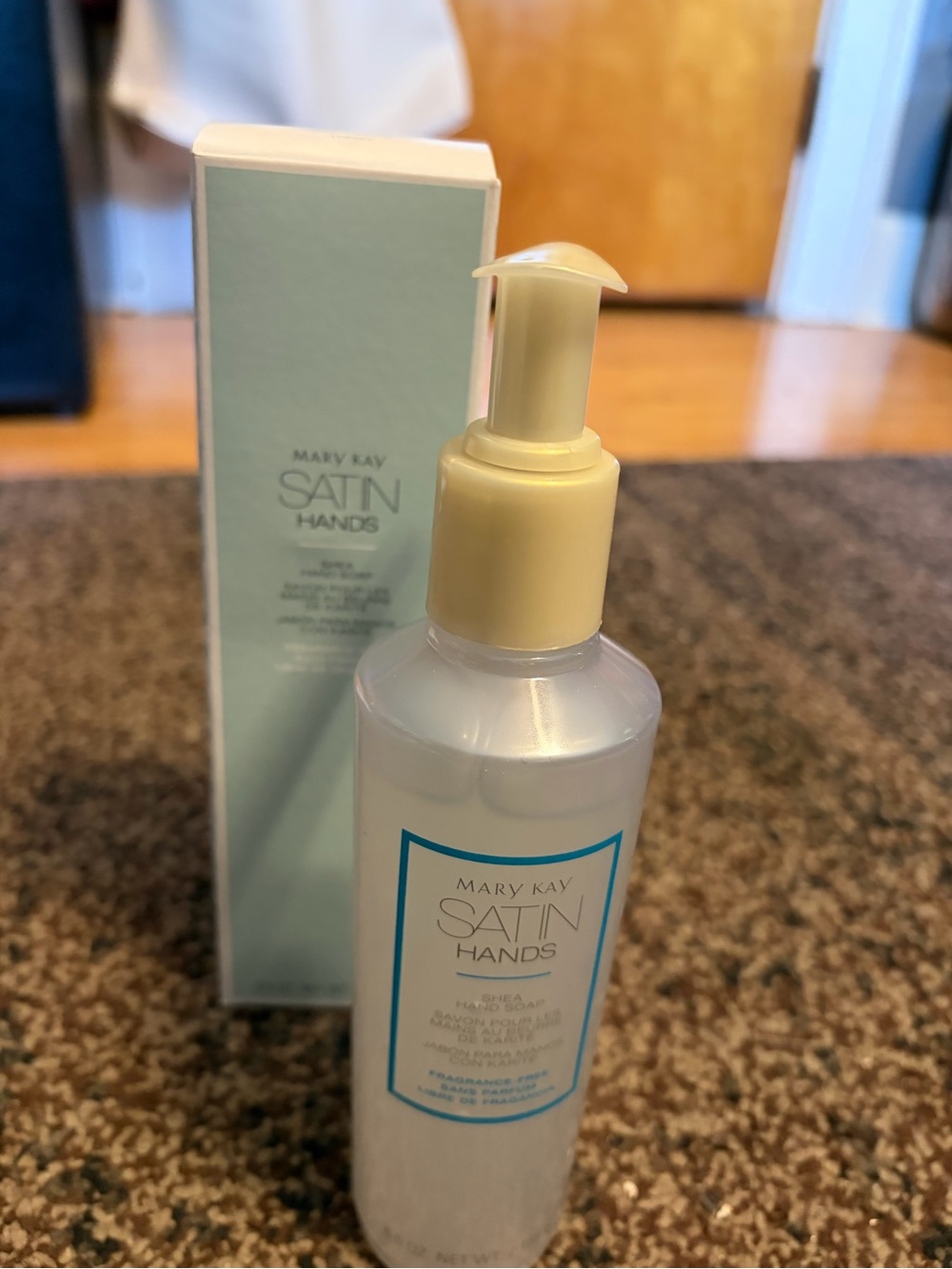 Mary Kay Satin Hands Moisturizing Hand Cream Pump - Cream, Light Blue